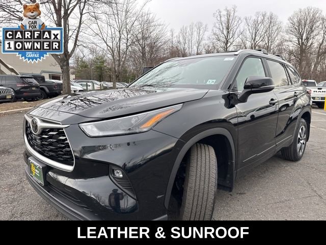 Used 2023 Toyota Highlander XLE image 3