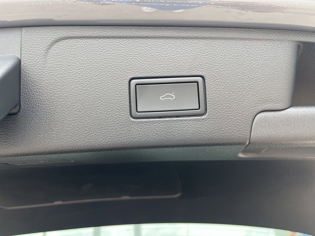 New 2025 Volkswagen Atlas Cross Sport SE image 17