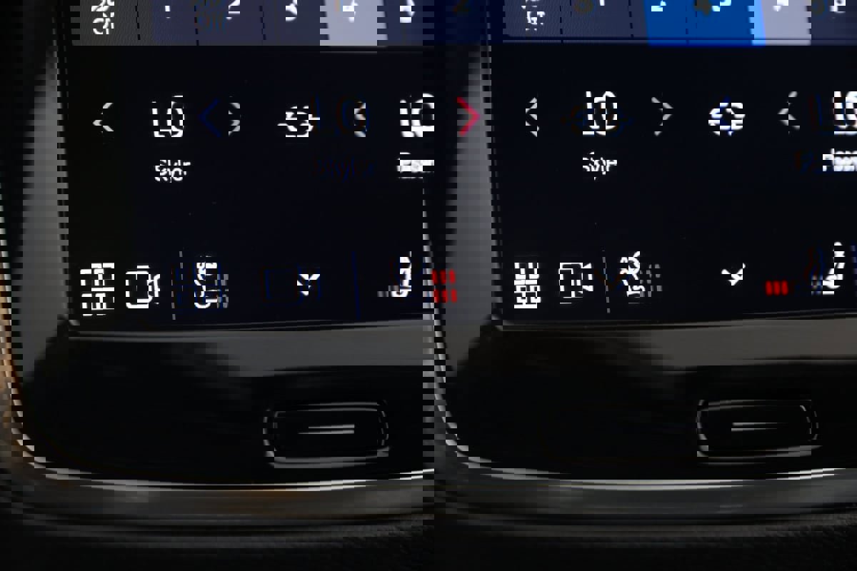 Used 2024 Volvo XC90 B5 Plus image 8