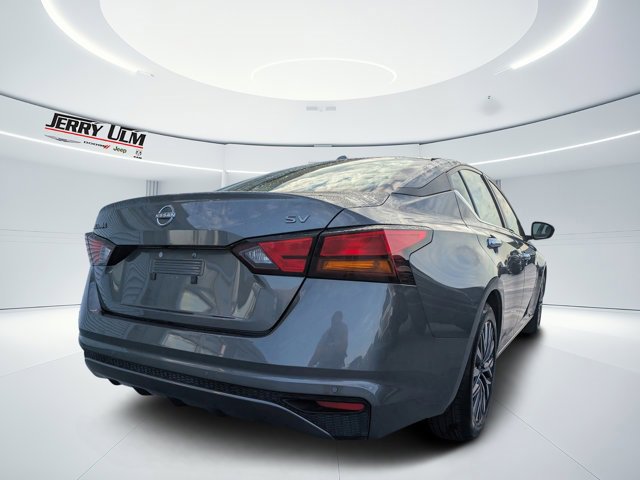 Used 2024 Nissan Altima 2.5 SV image 3