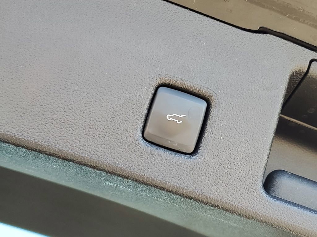 Certified 2025 Ford Escape Platinum image 37