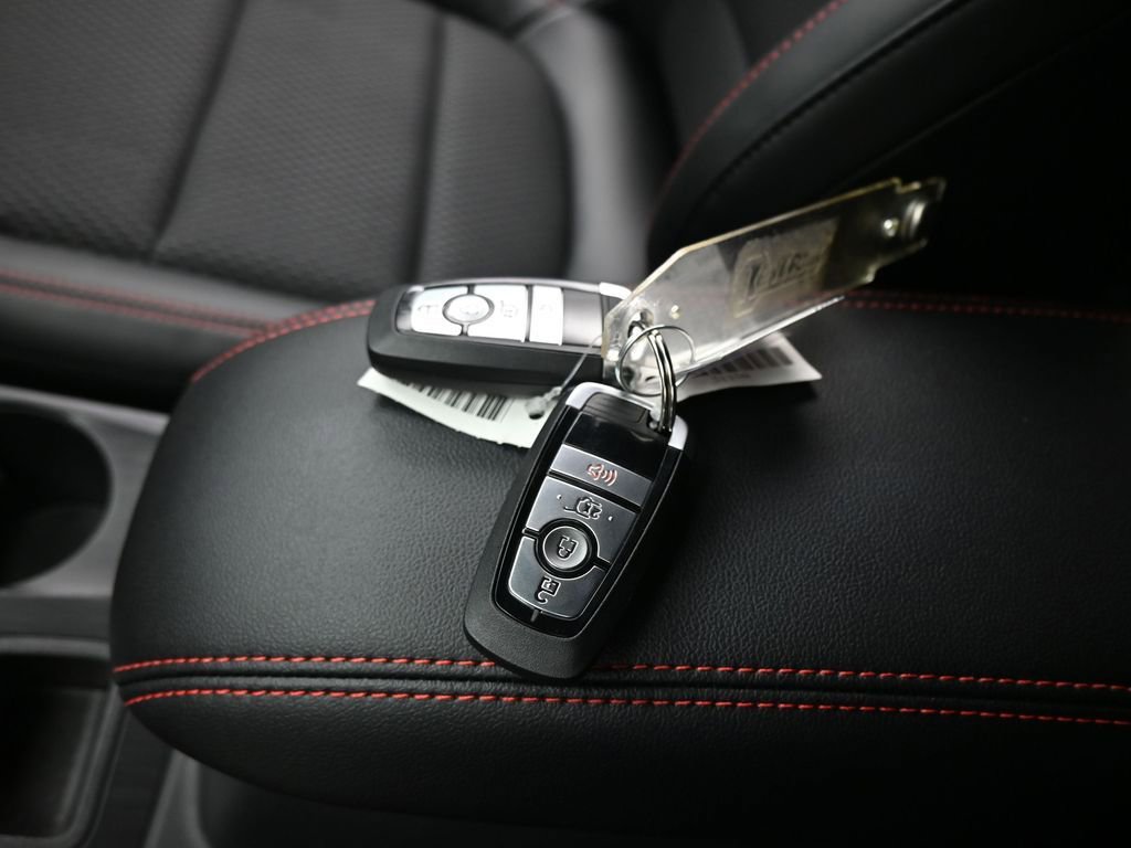 New 2025 Ford Escape ST-Line w/ Equipment Group 301A image 17