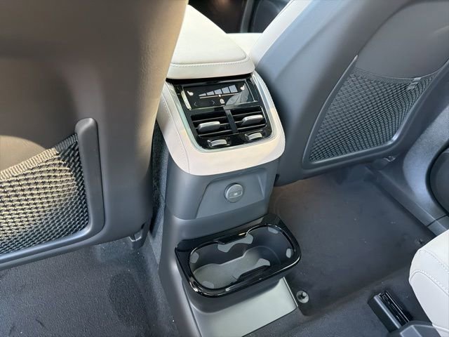 New 2026 Volvo XC90 T8 Plus w/ Protection Package Premier AWD/4WD image 11
