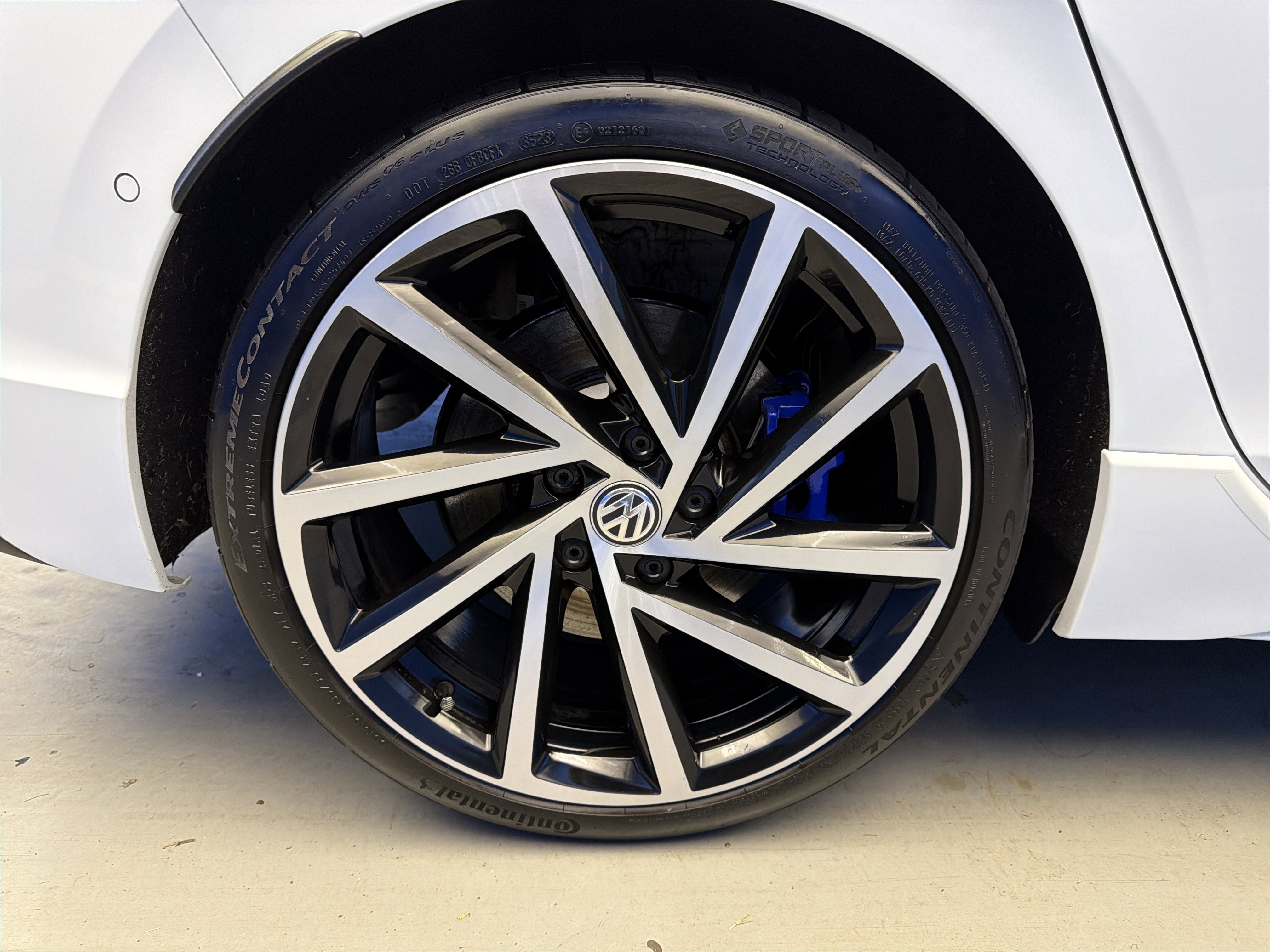 Used 2024 Volkswagen Golf R image 9