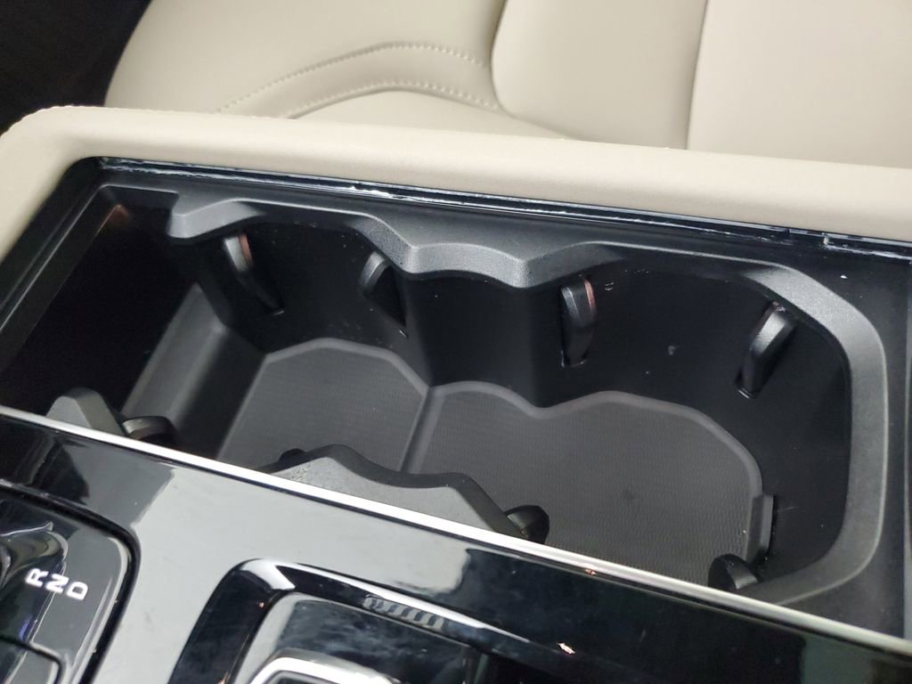 Certified 2026 Volvo XC90 B5 Core w/ Protection Package AWD/4WD image 32