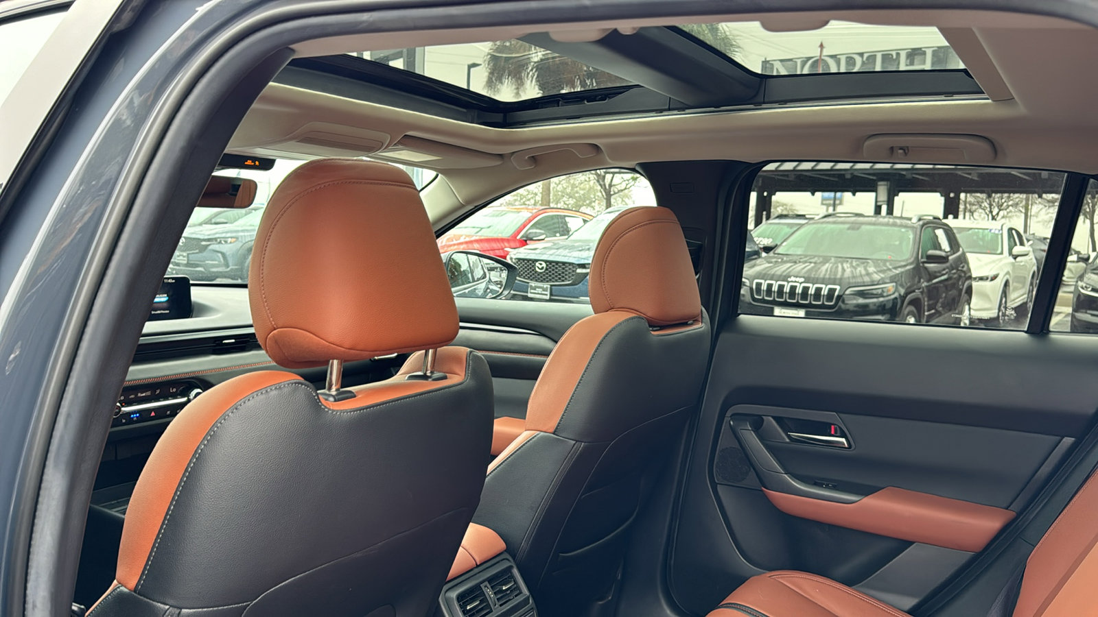 Certified 2025 MAZDA CX-50 2.5 Turbo w/ Weather Package image 17