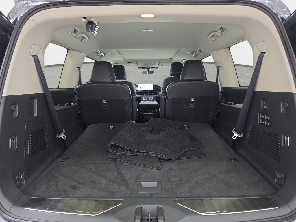 Certified 2026 INFINITI QX80 Luxe w/ Cargo Package AWD/4WD image 29