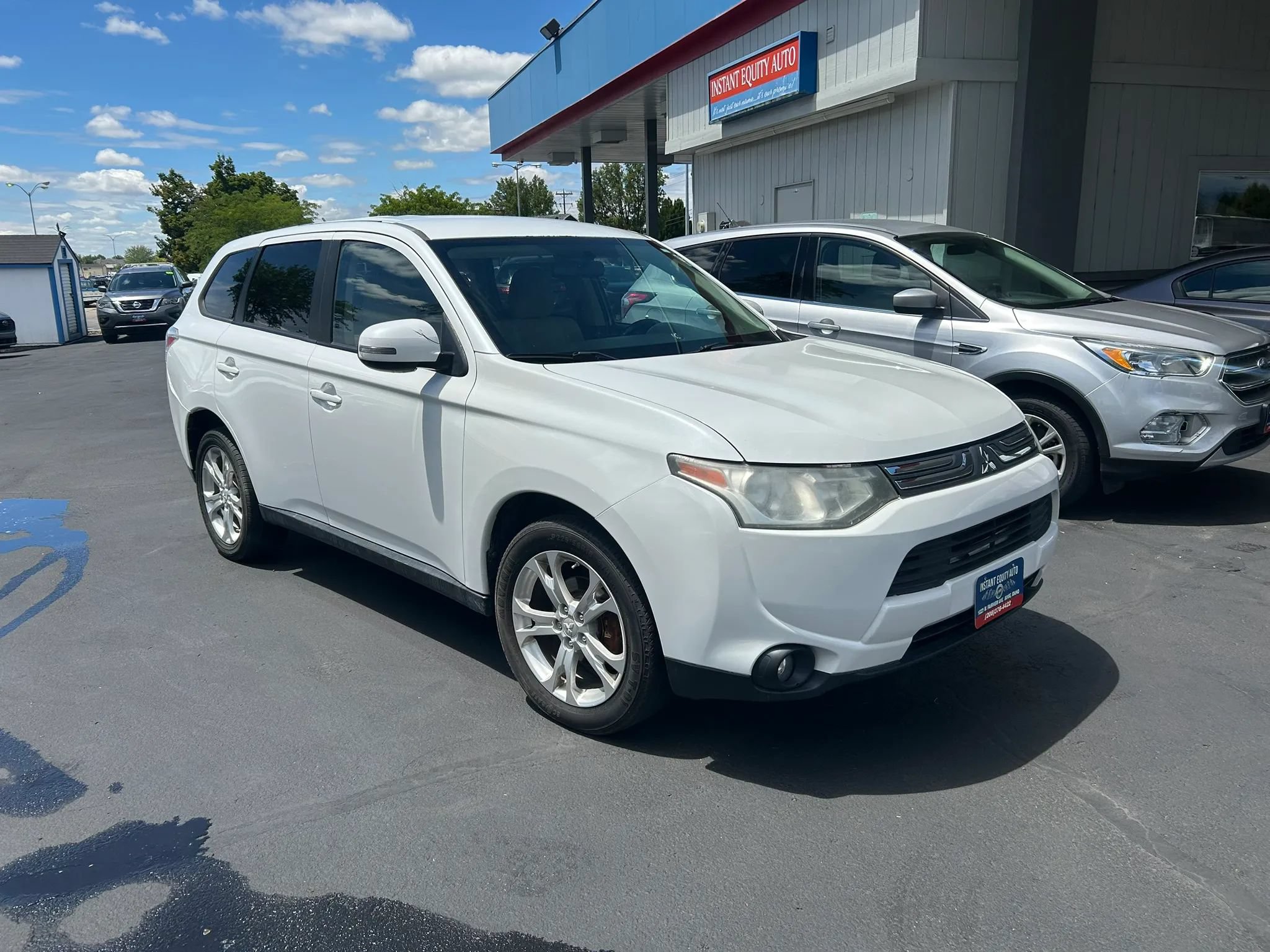 Used 2014 Mitsubishi Outlander SE AWD/4WD image 2