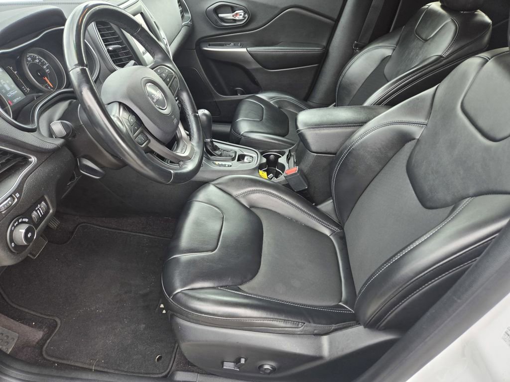 Used 2019 Jeep Cherokee Latitude Plus FWD image 25