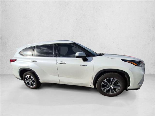 Used 2021 Toyota Highlander XLE FWD image 4