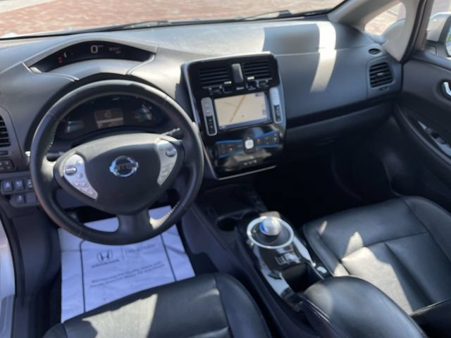 Used 2015 Nissan Leaf SL FWD image 17