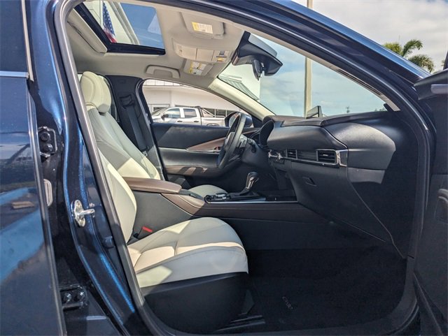 Used 2023 MAZDA CX-30 AWD 2.5 S w/ Premium Package image 18