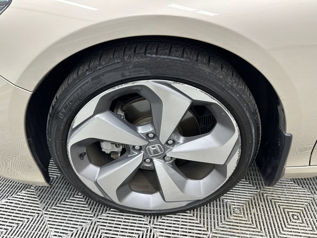 Used 2018 Honda Accord Touring image 13