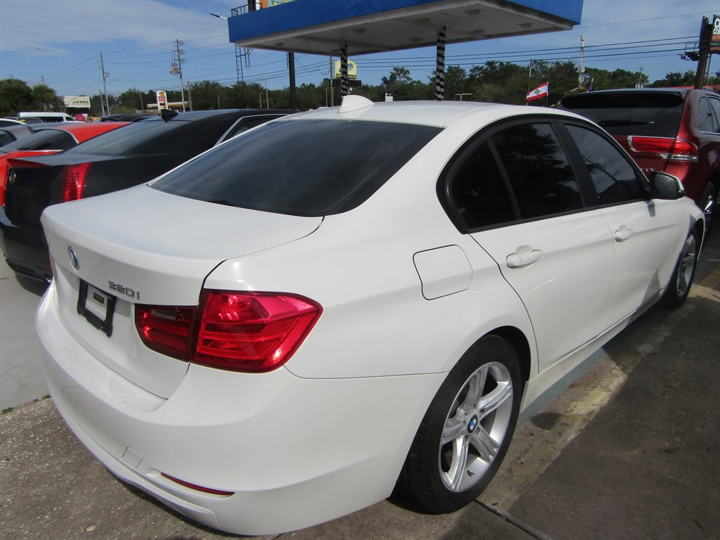 Used 2013 BMW 320i Sedan image 4