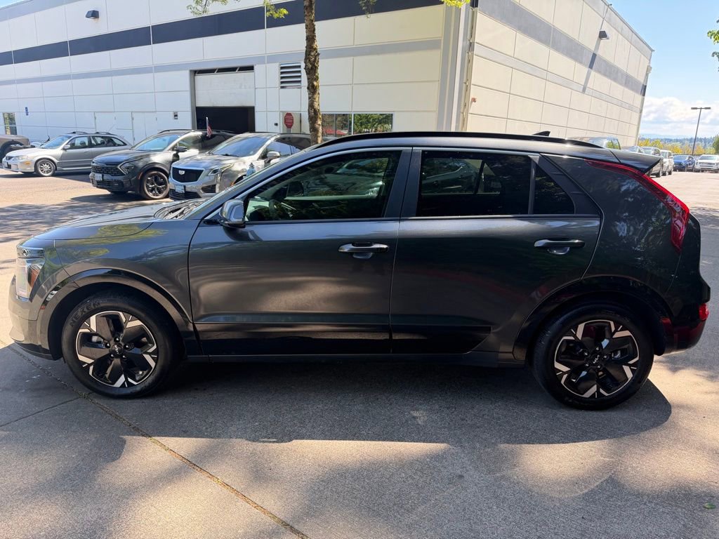 Used 2024 Kia Niro Wind w/ Wind Preserve Package FWD image 6