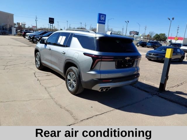 Used 2025 Chevrolet Traverse LT w/ Enhanced Driving Package image 7