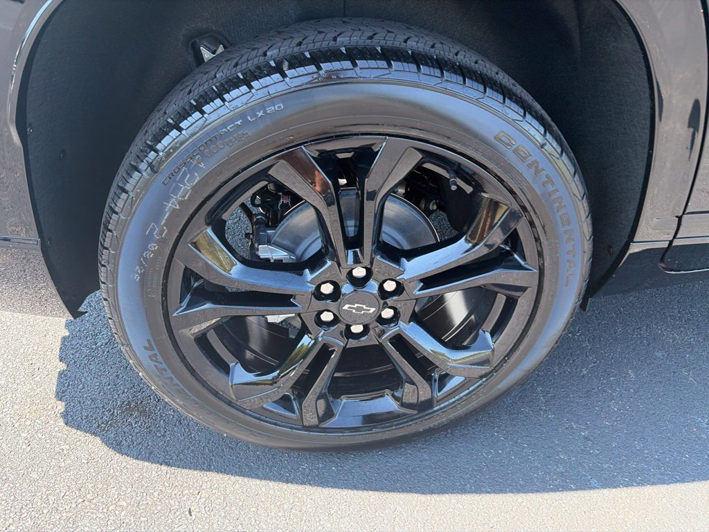New 2027 Chevrolet Traverse RS w/ LPO, Floor Liner Package AWD/4WD image 11