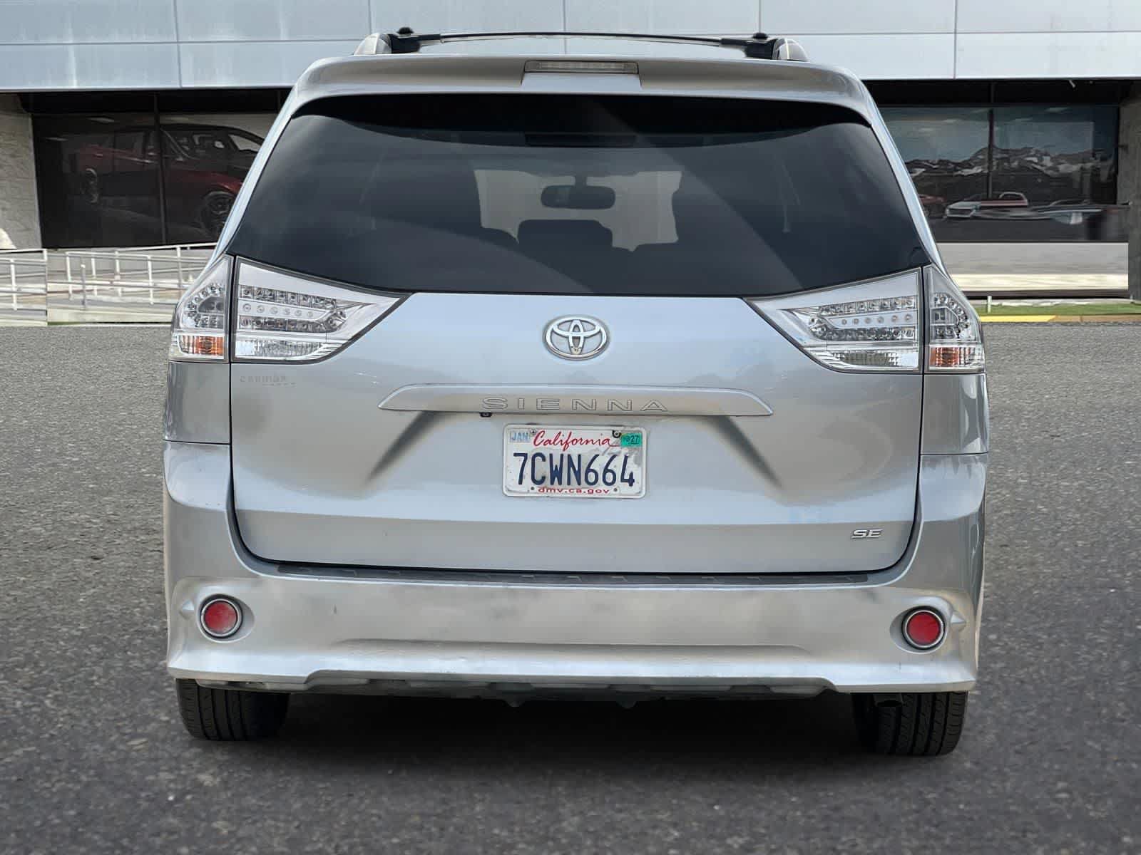 Used 2014 Toyota Sienna SE FWD image 8
