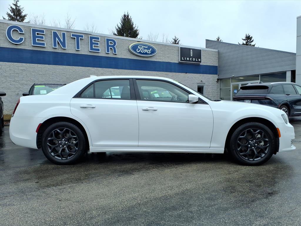 Used 2023 Chrysler 300 Touring L w/ Popular Equipment Group image 8