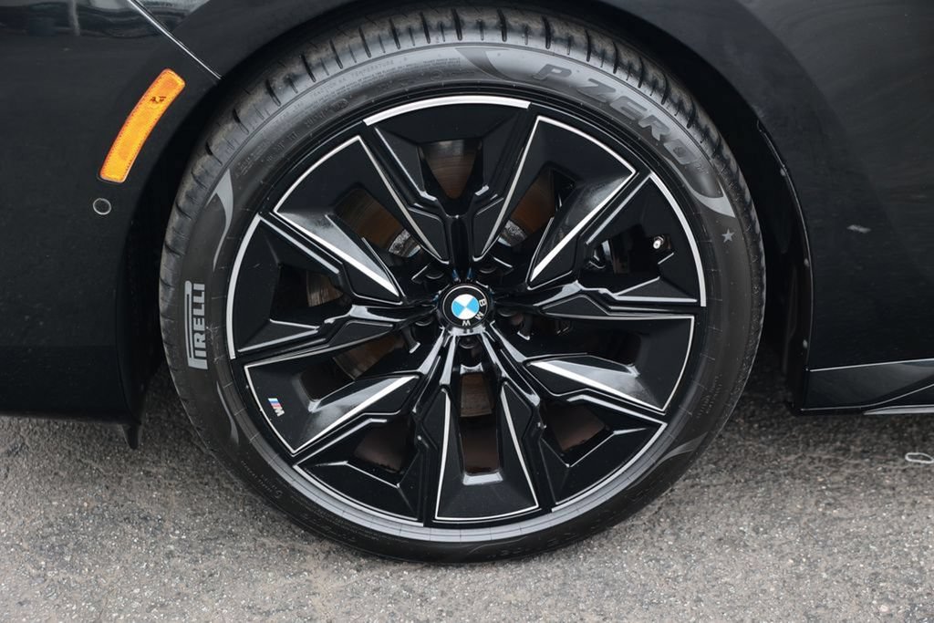 Used 2023 BMW 740i w/ Executive Package RWD image 12