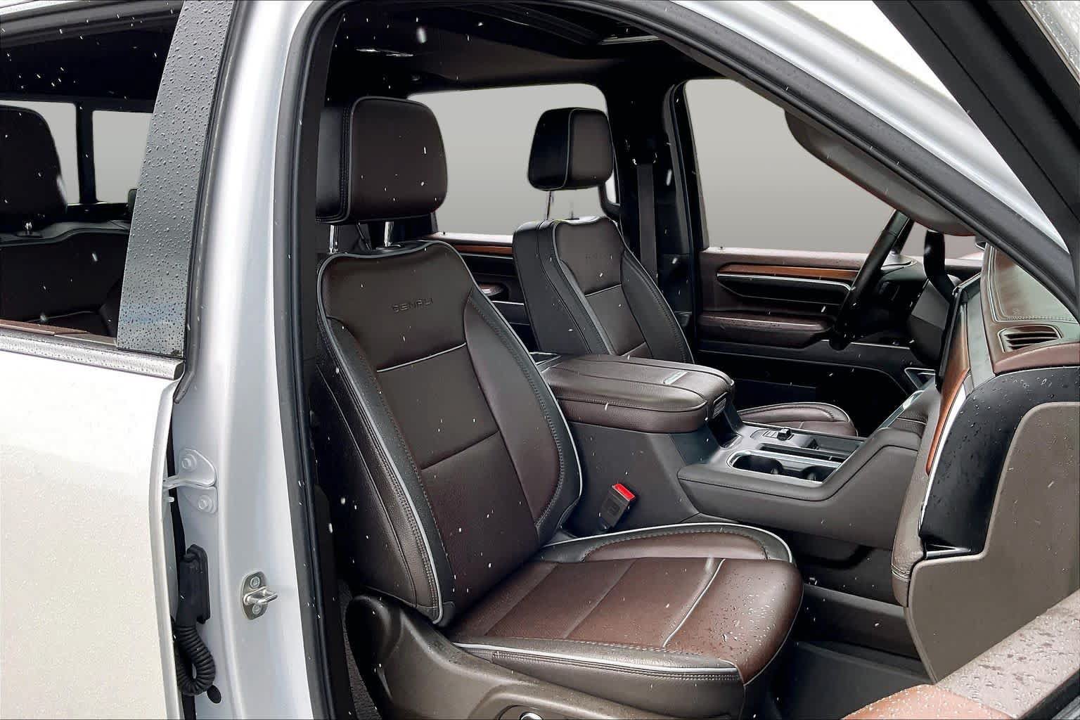 Used 2024 GMC Sierra 2500 Denali w/ Technology Package AWD/4WD image 9