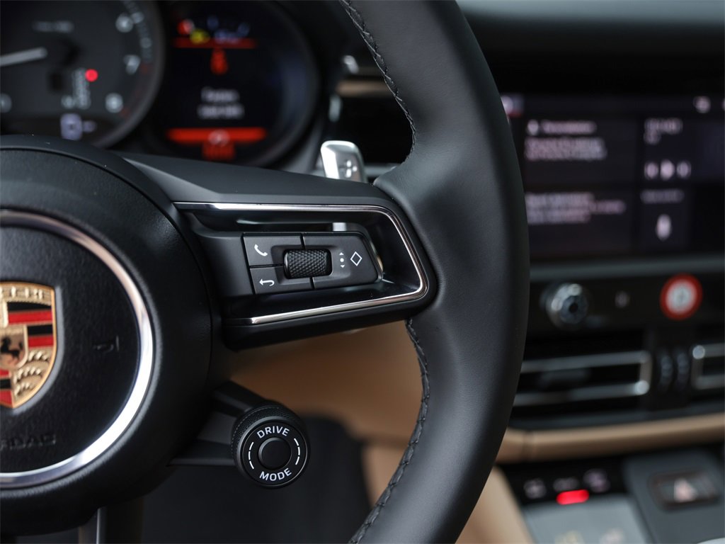 Used 2025 Porsche Macan image 19