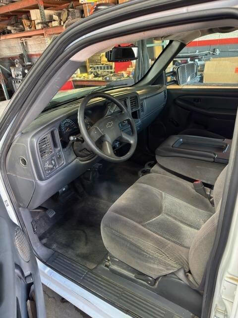 Used 2007 Chevrolet Silverado 3500 2WD Crew Cab w/ Heavy-Duty Power Package image 16