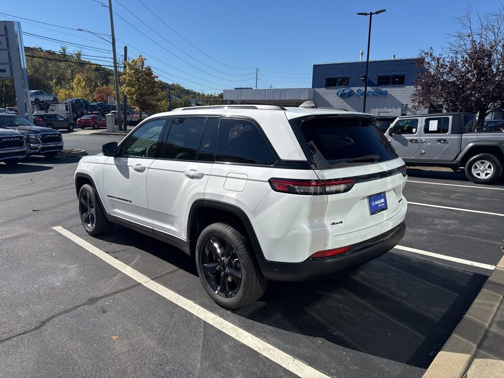New 2025 Jeep Grand Cherokee Limited w/ Black Appearance Package image 4