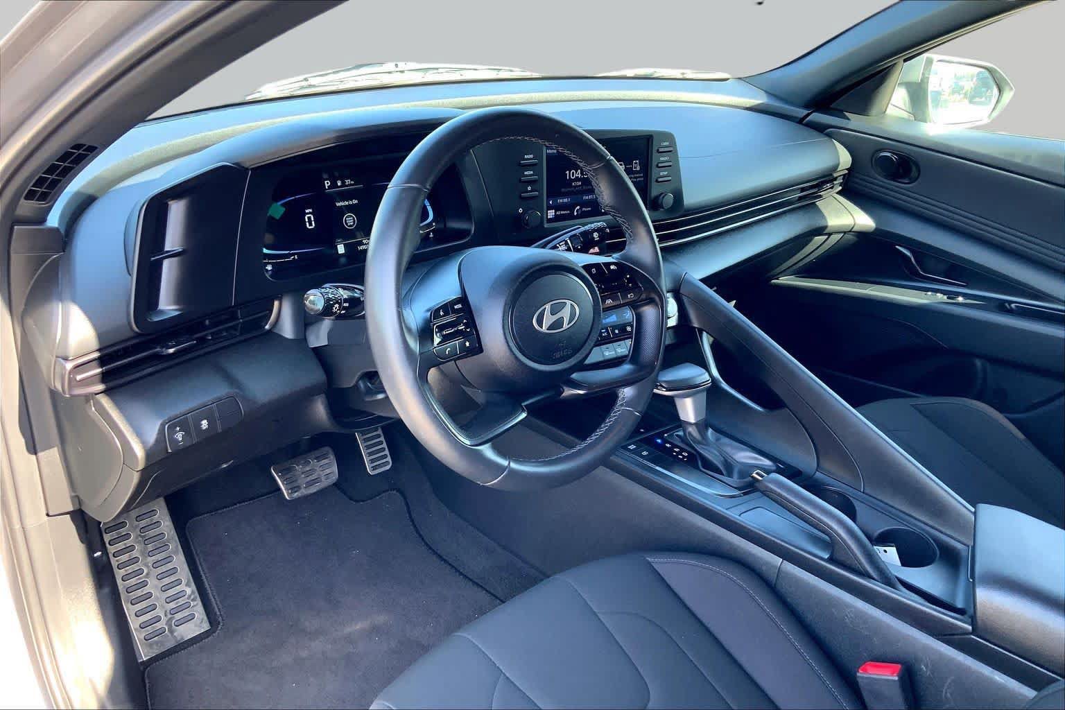 Used 2025 Hyundai Elantra Sport FWD image 15