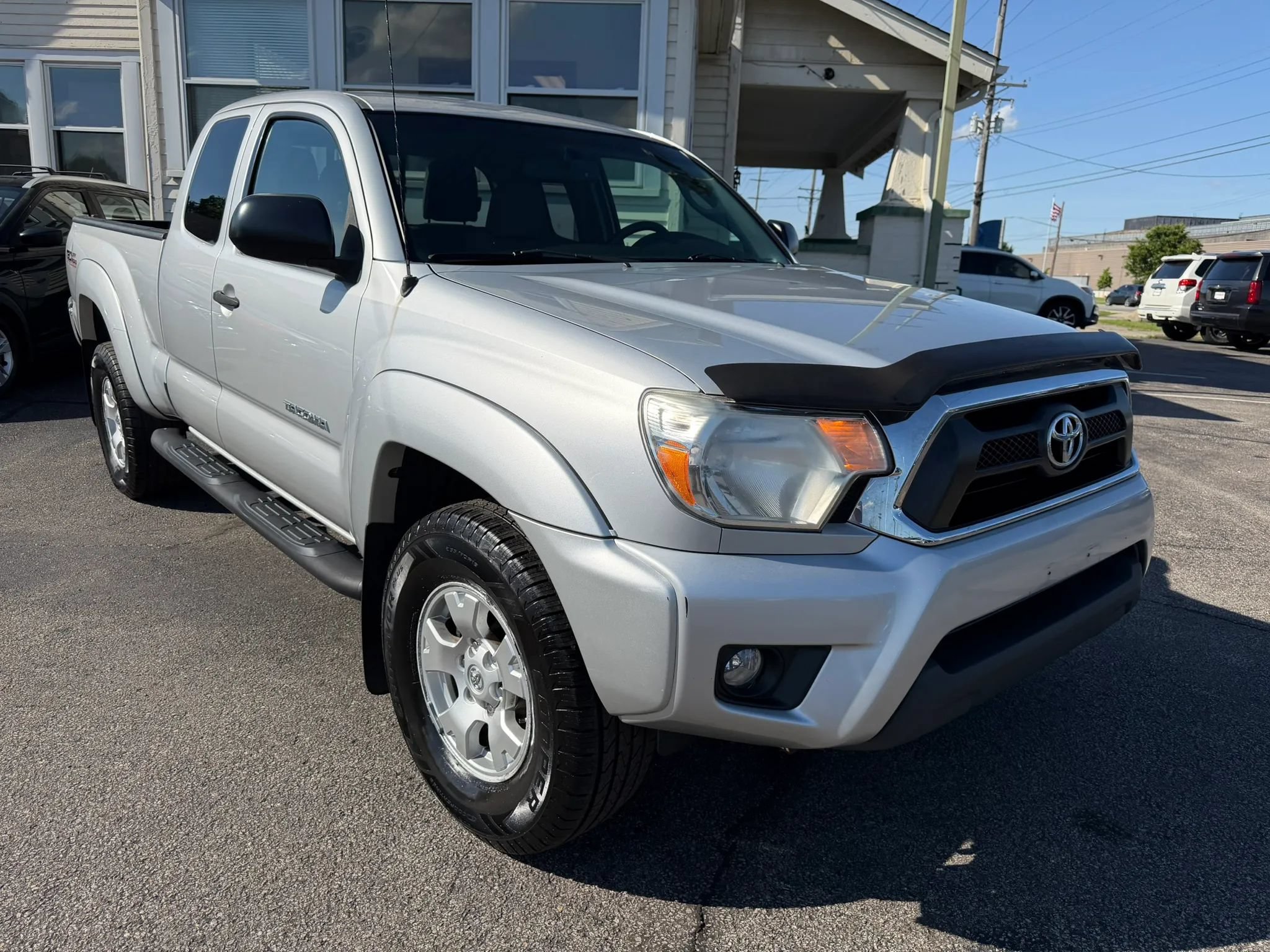 Used 2012 Toyota Tacoma 4x4 Access Cab V6 w/ TRD Off-Road Pkg image 5