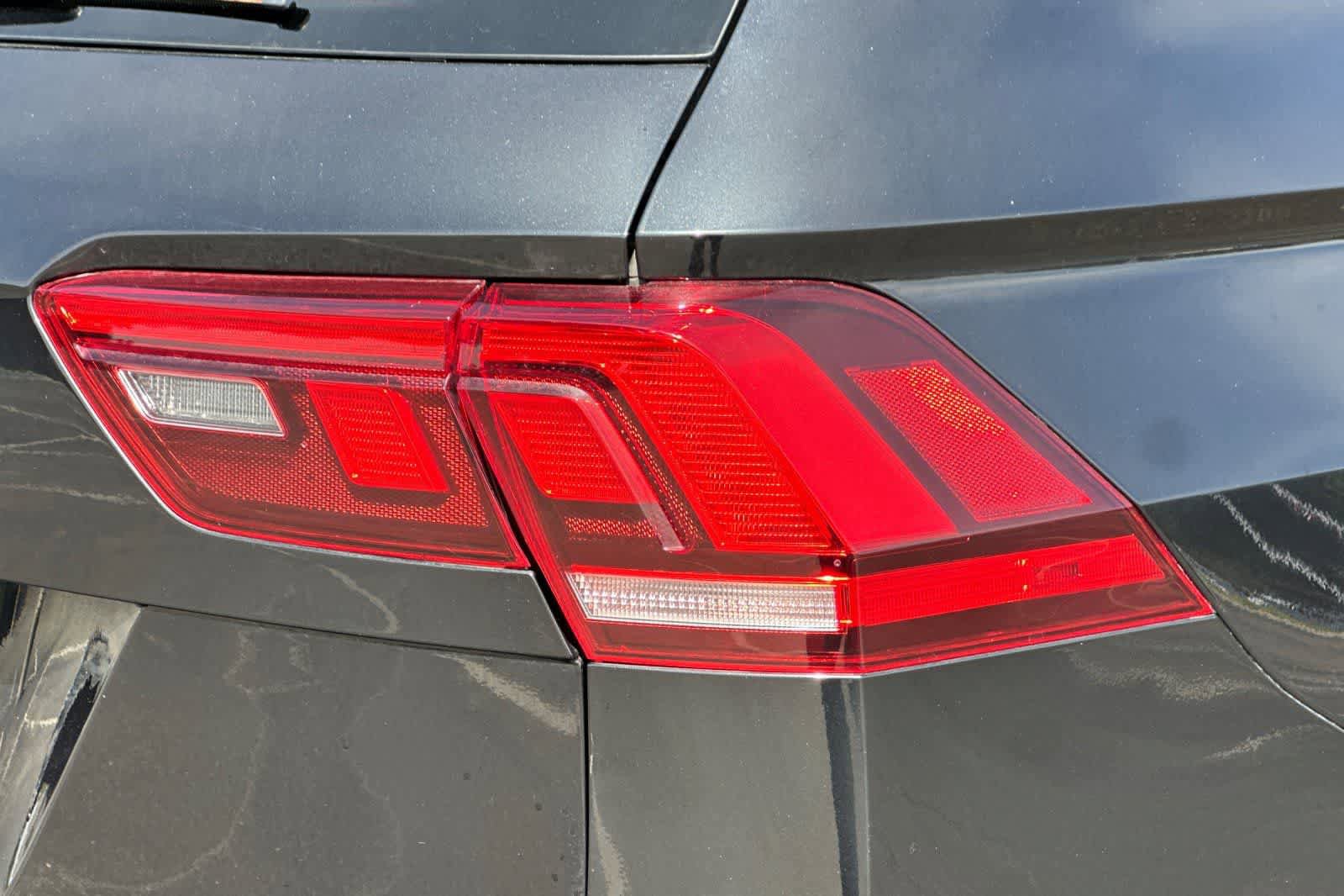 Used 2020 Volkswagen Tiguan SEL FWD image 33
