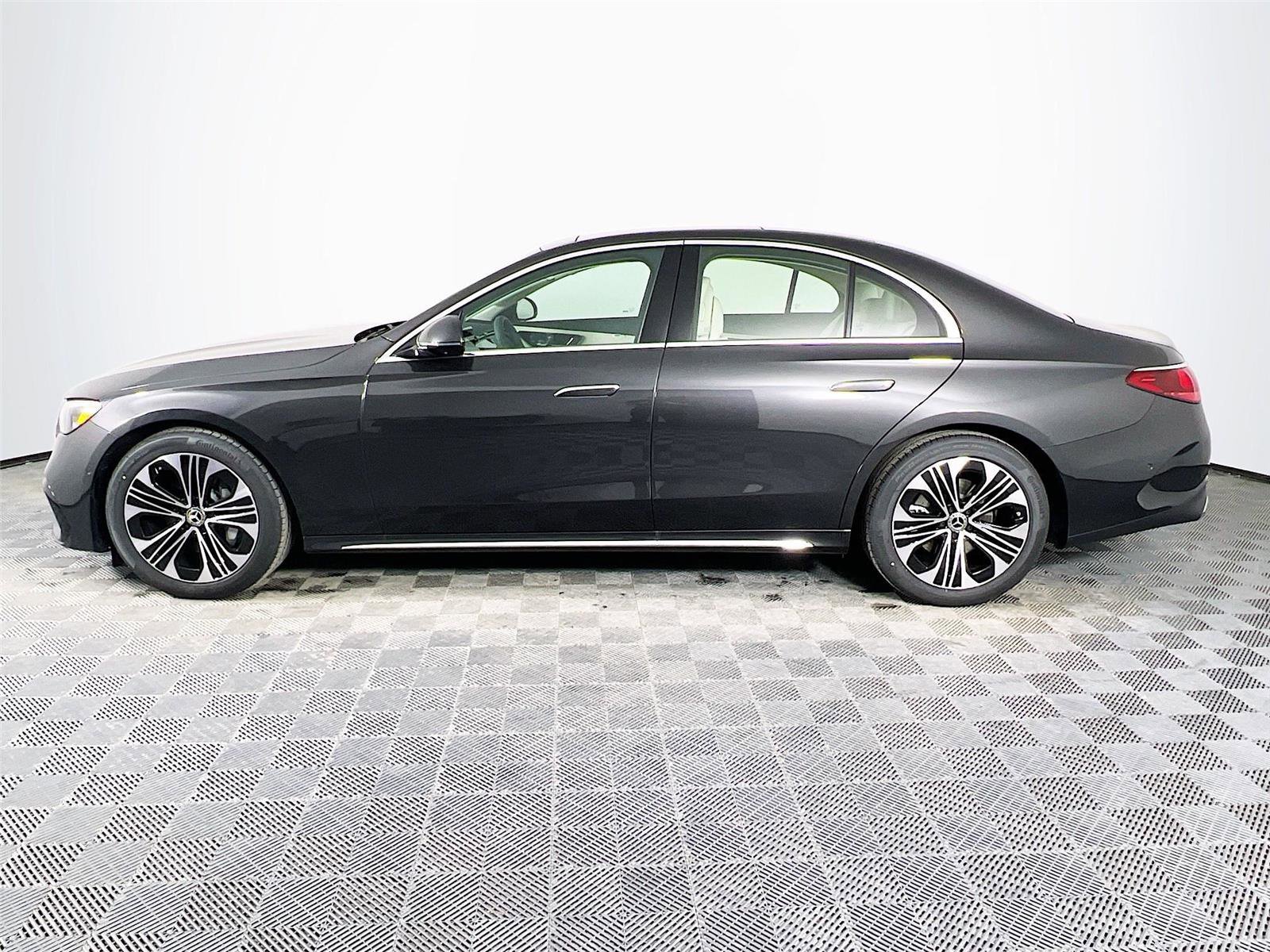 New 2026 Mercedes-Benz E 350 4MATIC Sedan image 3