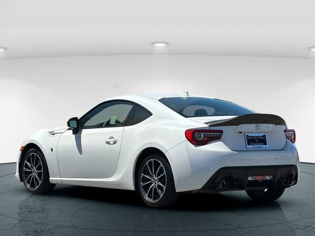 Used 2017 Toyota 86 RWD image 5