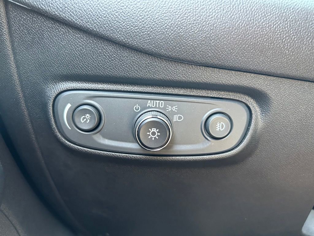 Used 2022 Chevrolet Equinox Premier FWD image 19