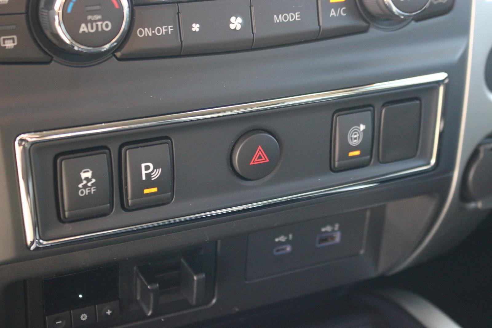 Used 2021 Nissan Titan SV w/ SV Convenience Package AWD/4WD image 27