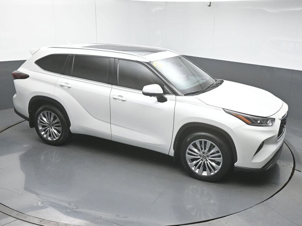 Used 2024 Toyota Highlander Platinum FWD image 42