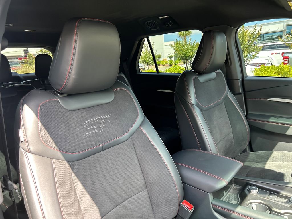 Used 2025 Ford Explorer ST image 15