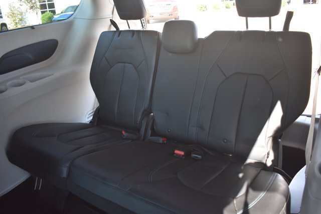 Used 2021 Chrysler Pacifica Touring-L AWD/4WD image 15