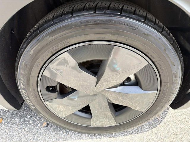 Used 2025 Toyota Prius LE image 31