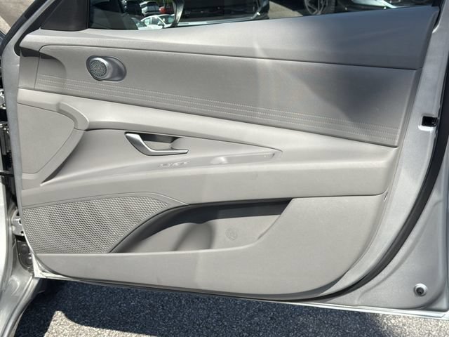 Certified 2022 Hyundai Elantra SE FWD image 14