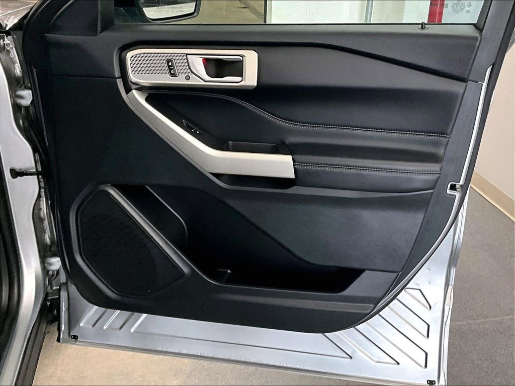 Used 2023 Ford Explorer Limited w/ Equipment Group 301A image 12