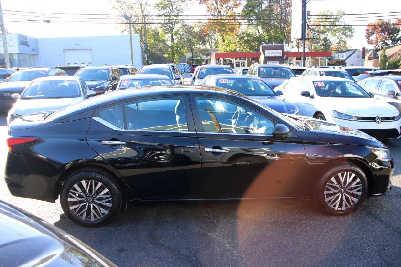 Used 2025 Nissan Altima 2.5 SV AWD/4WD image 6