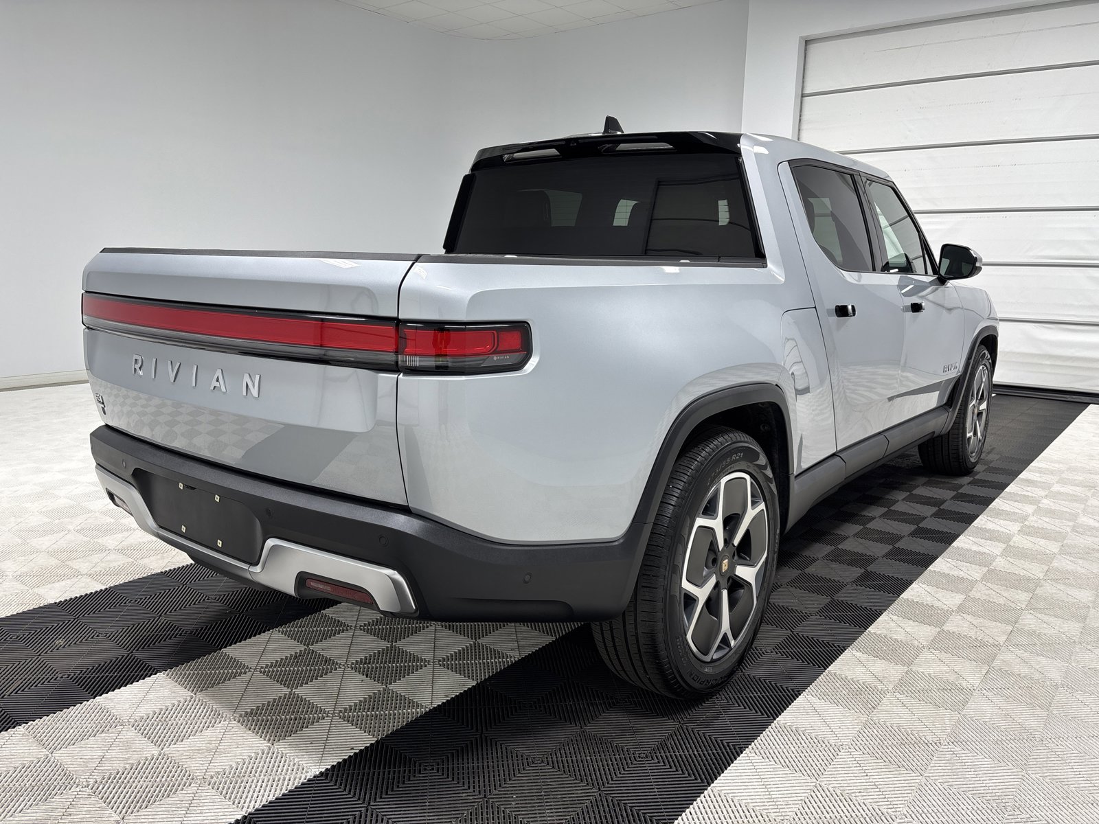 Used 2024 Rivian R1T Adventure AWD/4WD image 5
