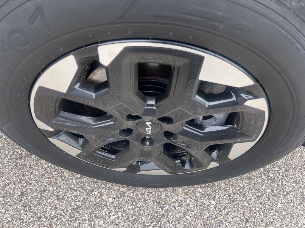 Certified 2024 Kia Sorento S FWD image 36