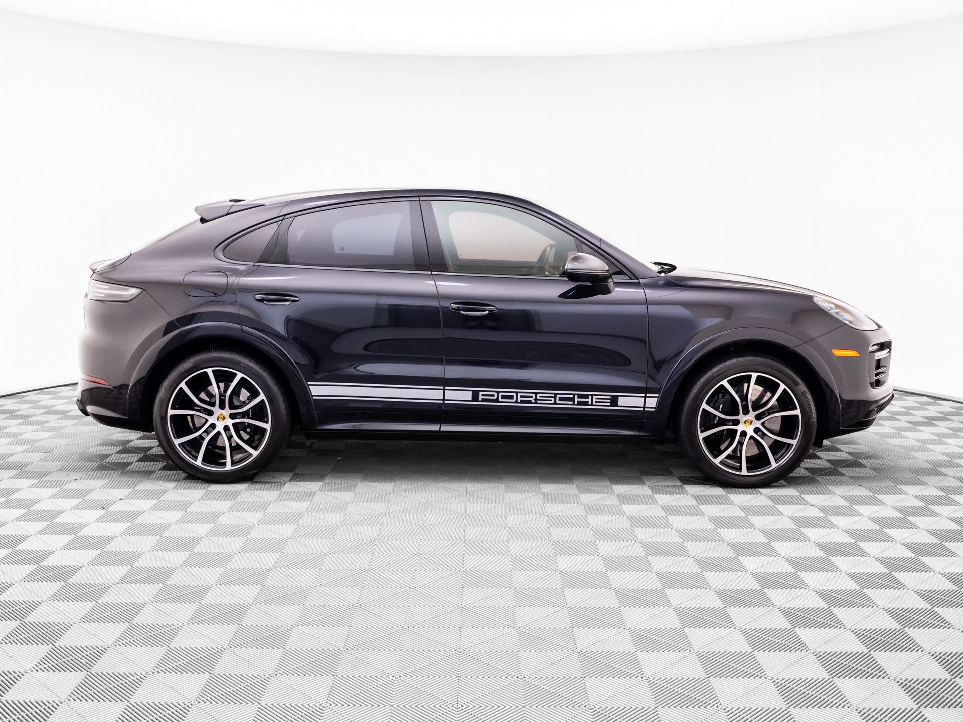Used 2022 Porsche Cayenne Turbo AWD/4WD image 7