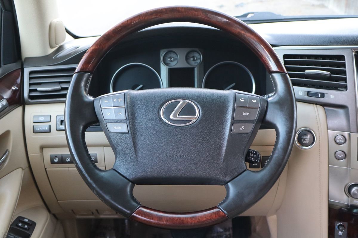Used 2011 Lexus LX 570 4WD w/ Luxury Pkg image 18