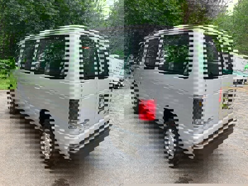 Used 2010 Ford E-350 and Econoline 350 XL image 2