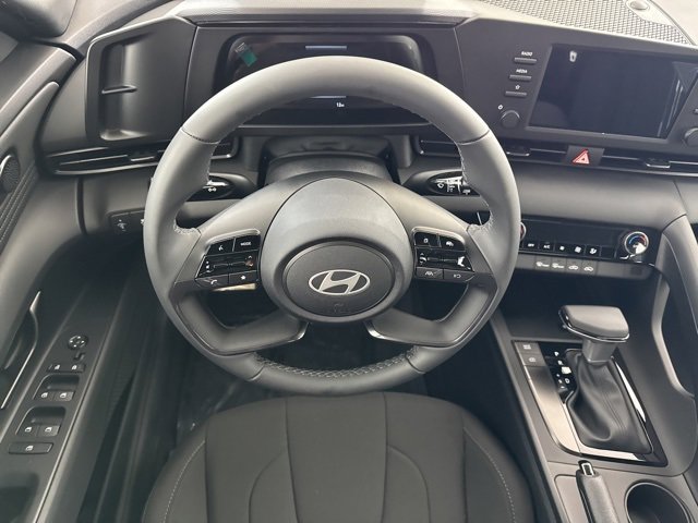 Certified 2025 Hyundai Elantra Sport w/ Cargo Package image 29