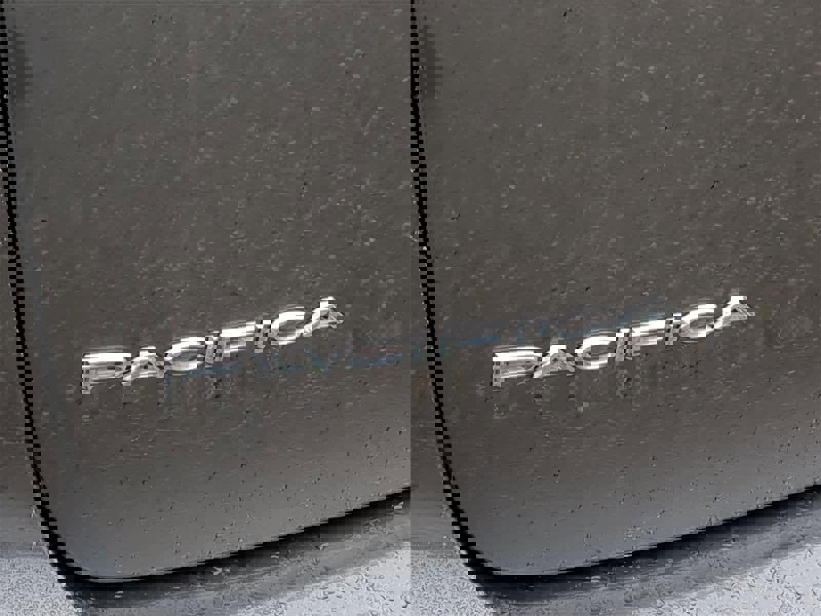 Certified 2023 Chrysler Pacifica Touring-L image 13