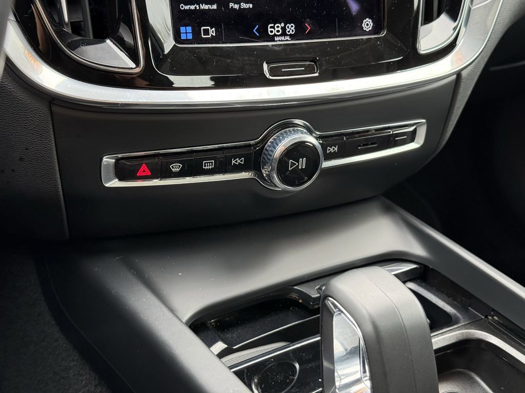 Certified 2024 Volvo S60 B5 Core image 25